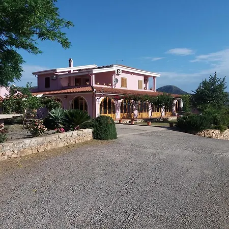 منزل ريفي Domus De Janas