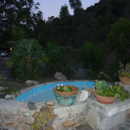 منزل ريفي Domus De Janas سان فيتو